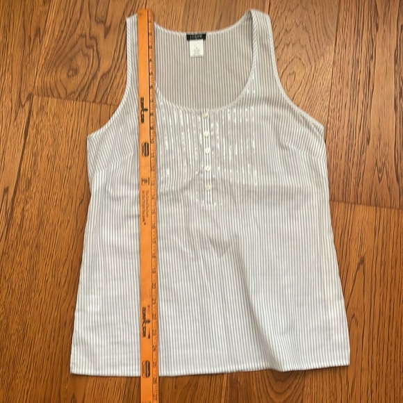 ✨ 10 for $20 🌻 J.Crew Top - Picture 5 of 9